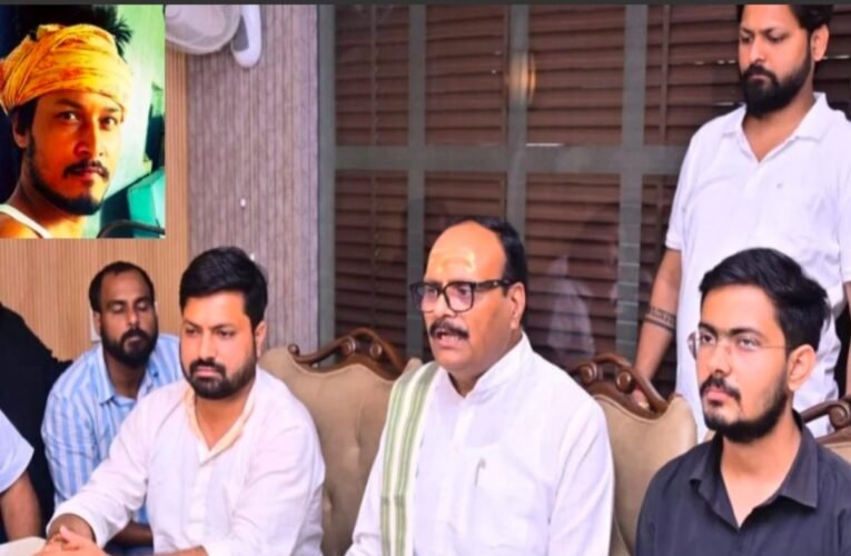 आरक्षण हटाओ आंदोलन’ में खुलकर सामने आई रार, ब्रजेश पाठक से हर्ष दुबे की मुलाकात के बाद अजीत भारती का पलटवार