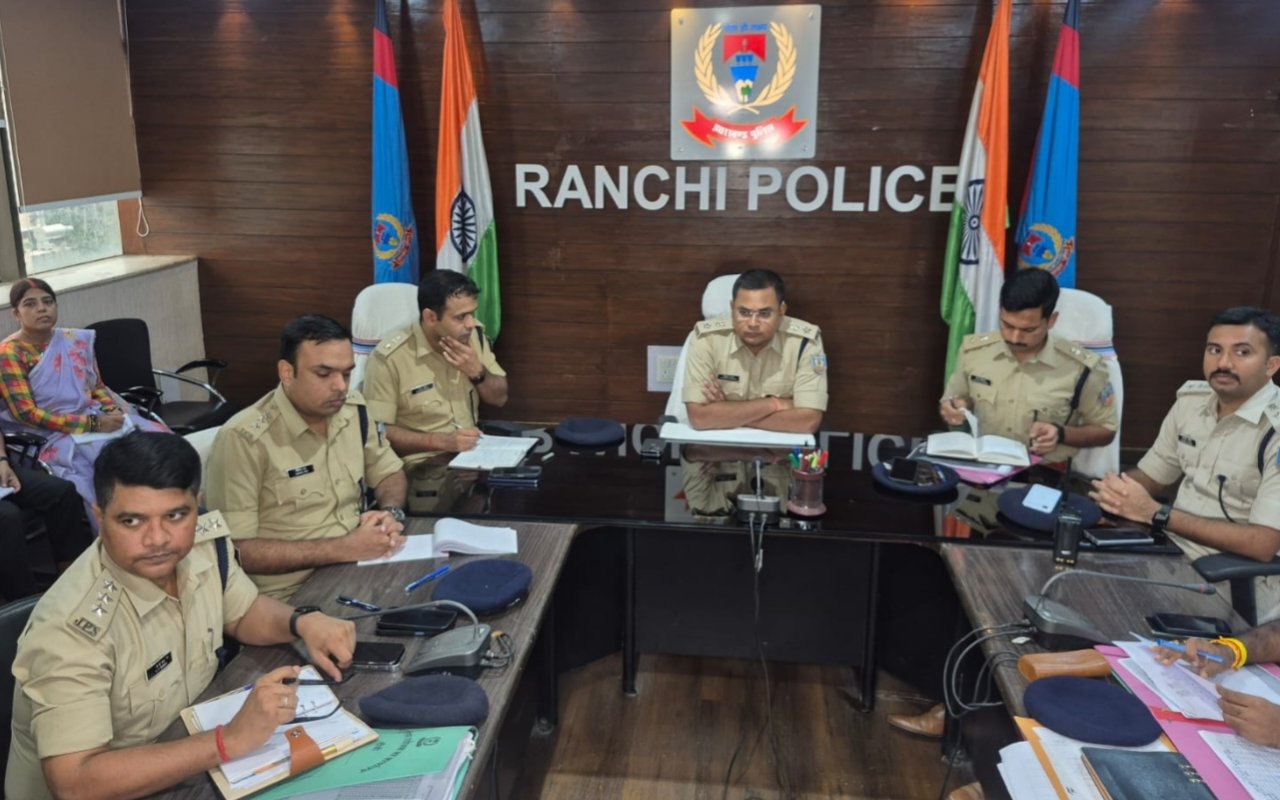 Ranchi SSP holds review meeting on crime control; issues directives for the speedy disposal of pending cases.