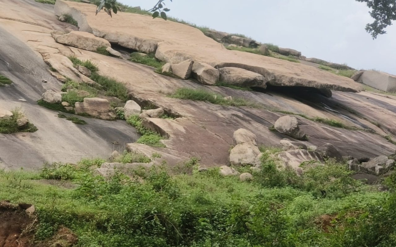A unique attraction hidden amidst the rocky cliffs of Ramnavami; the administration's initiative could transform the face of Kolebira.