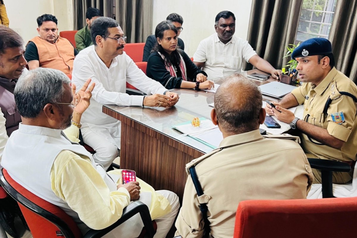 Babulal Marandi warned the government, stating that if FIRs are not lodged against JMM workers, magistrates would be gheraoed starting August 25.