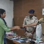 100 लोगों के चेहरे पर लौटी मुस्कान, रांची पुलिस ने बरामद किए चोरी-गुम हुए मोबाइल Smiles return to the faces of 100 people; Ranchi Police recover stolen and lost mobile phones.
