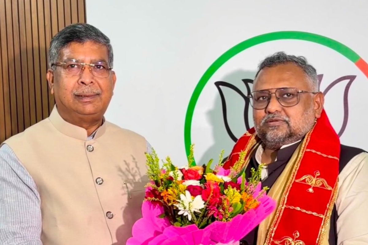 Pradeep Verma visited the BJP state office for the first time after becoming a national secretary; party workers welcomed him.