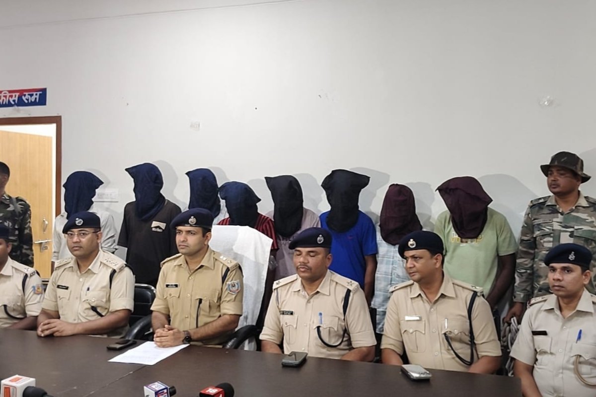 Bike theft gang busted in Dhurva; 8 stolen motorcycles recovered, 8 accused arrested.