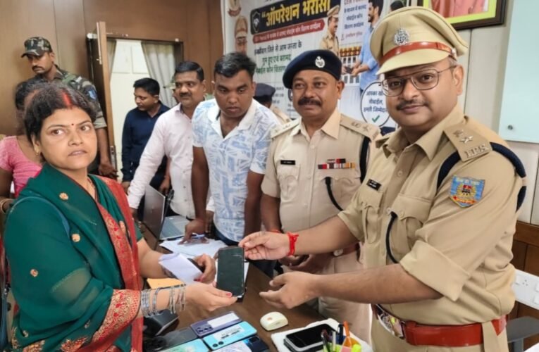 Hazaribagh Police recovered 65 lost mobile phones via the CEIR portal and returned them to their owners.