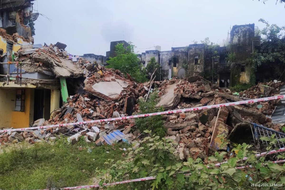 BSL's three-storey residential block collapses in Bokaro.