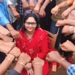 रक्षाबंधन पर किशोरों को मिला बहन का स्नेह, उपायुक्त कंचन सिंह ने बांधी राखी Adolescents receive sisters' affection on Raksha Bandhan; Deputy Commissioner Kanchan Singh ties Rakhi.