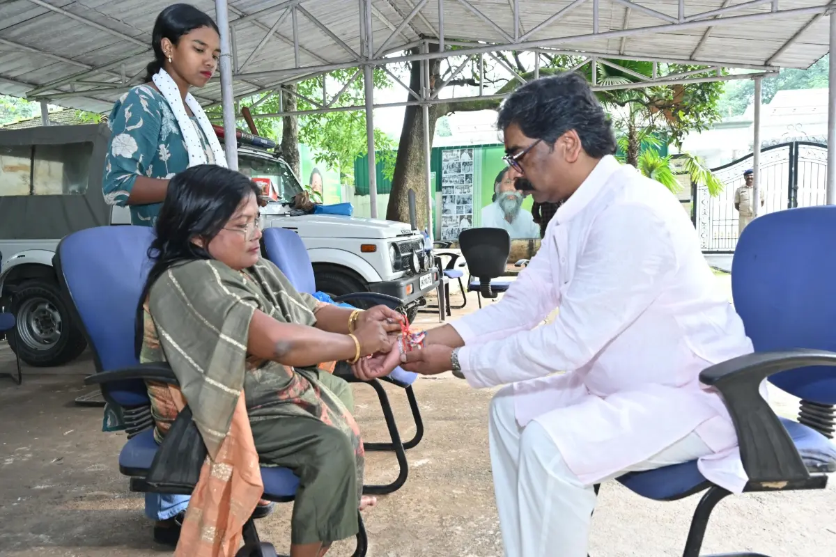 A Raksha Sutra adorned Chief Minister Hemant Soren's wrist on Raksha Bandhan.