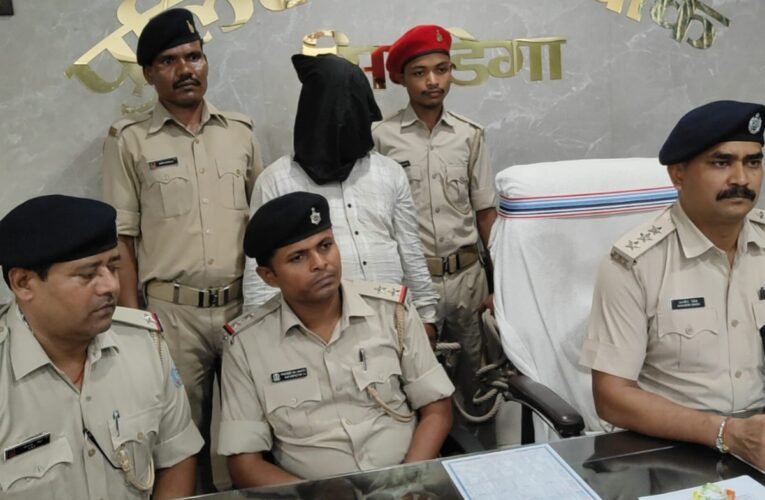 Accused arrested in cattle smuggling case; Scorpio vehicle, two mobile phones, and ₹15,000 recovered.