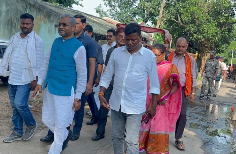 Babulal Marandi visited the displaced villages and inquired about the status of basic amenities from the villagers.