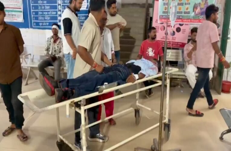 चाईबासा: दो बाइकों की आमने-सामने जोरदार टक्कर, छह घायल, तीन गंभीर