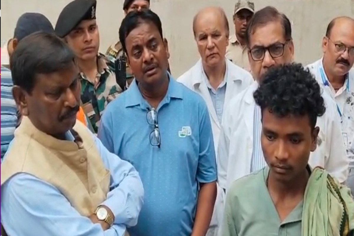 Arjun Munda visits MGM following a triple murder over a land dispute.