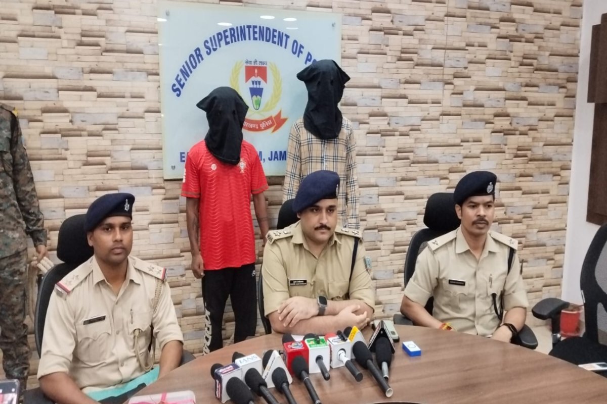 Ghatshila: Two youths arrested with 13.12 grams of brown sugar.