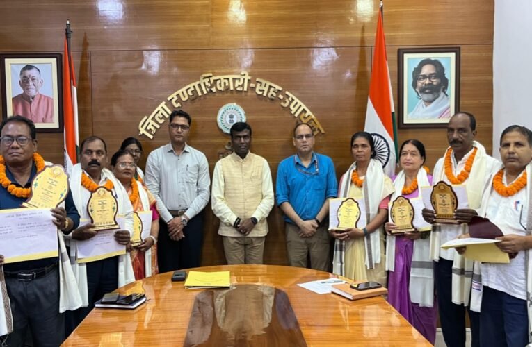 Eight teachers received all retirement benefits on the very day of their retirement; the Deputy Commissioner honored them.