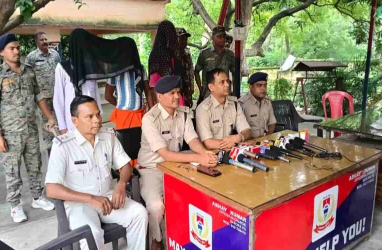 They entered the house posing as sadhus and stole the *mangalsutra* pendant.