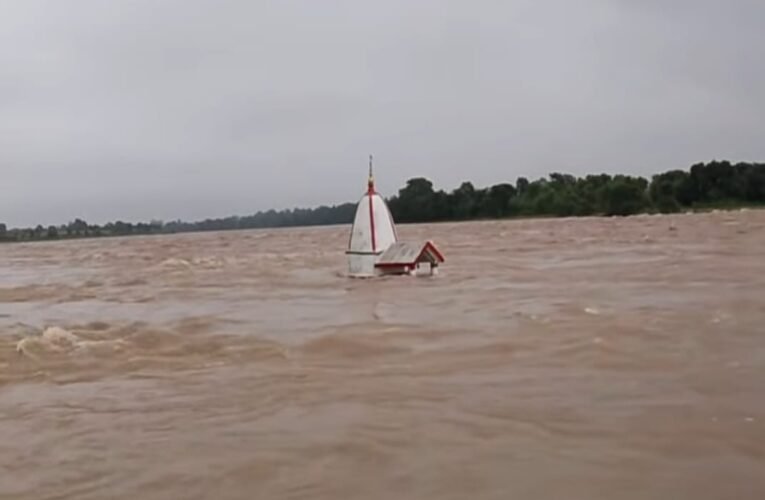 Heavy rain alert in Jharkhand; schools in Garhwa to remain closed on September 2–3.