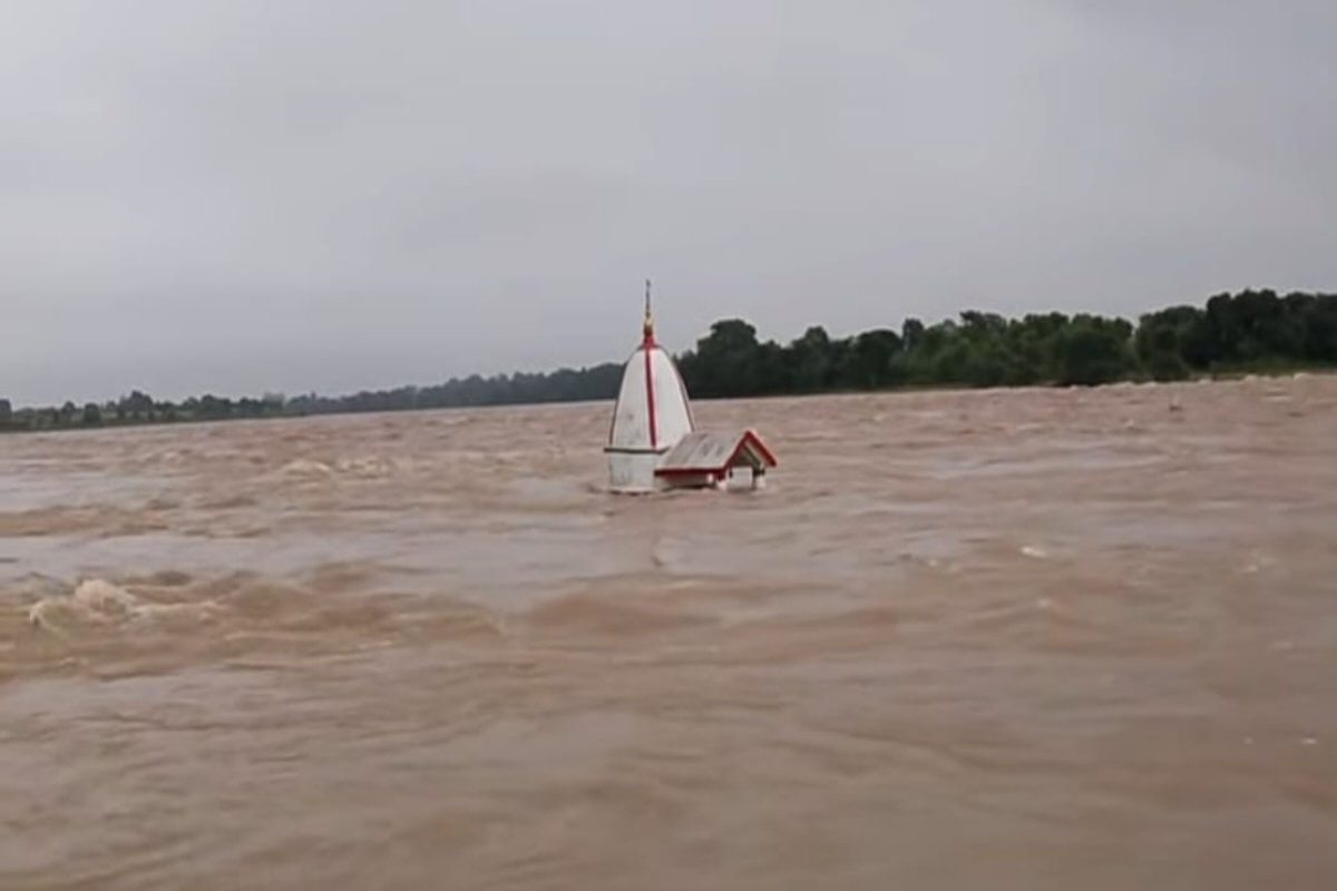 Heavy rain alert in Jharkhand; schools in Garhwa to remain closed on September 2–3.