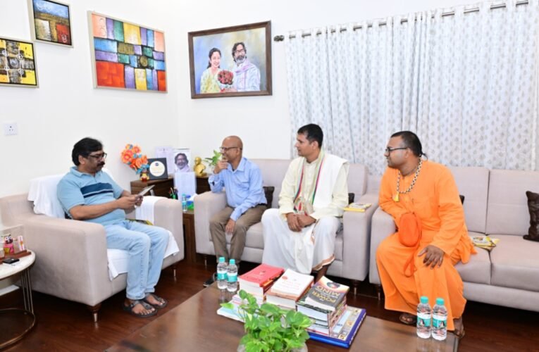 IIT Mandi Director Prof. Laxmidhar Behera met CM Hemant Soren.