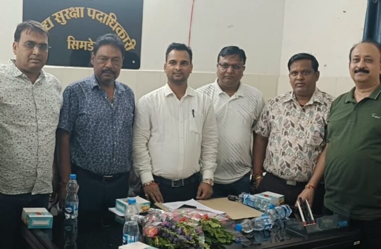 Food Safety Department holds meeting with traders; strict stance on the sale of expired food products.