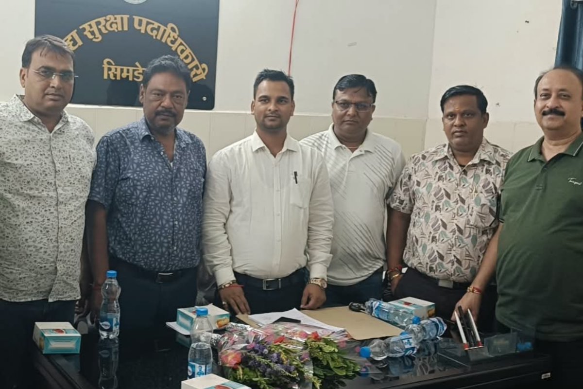 Food Safety Department holds meeting with traders; strict stance on the sale of expired food products.