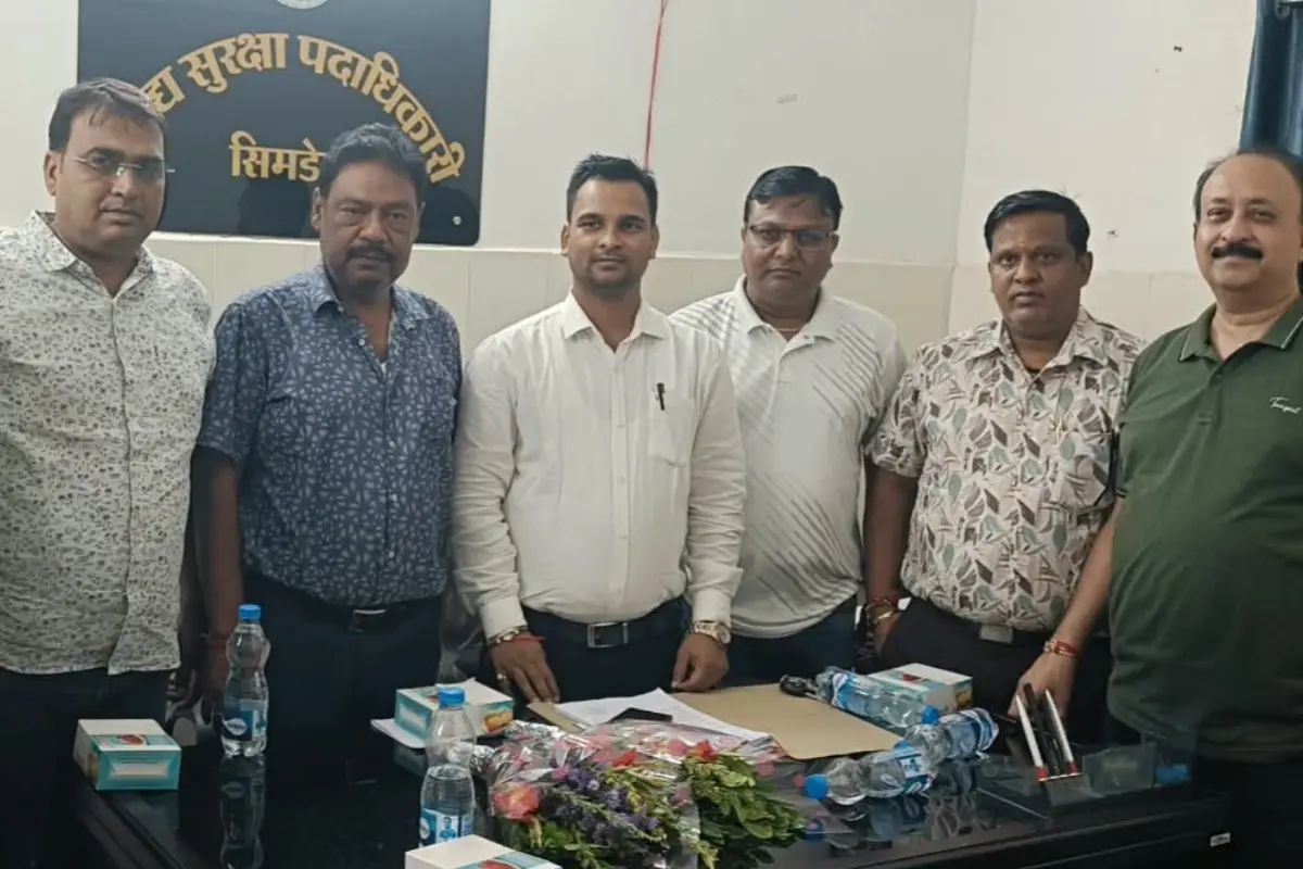 Food Safety Department holds meeting with traders; strict stance on the sale of expired food products.