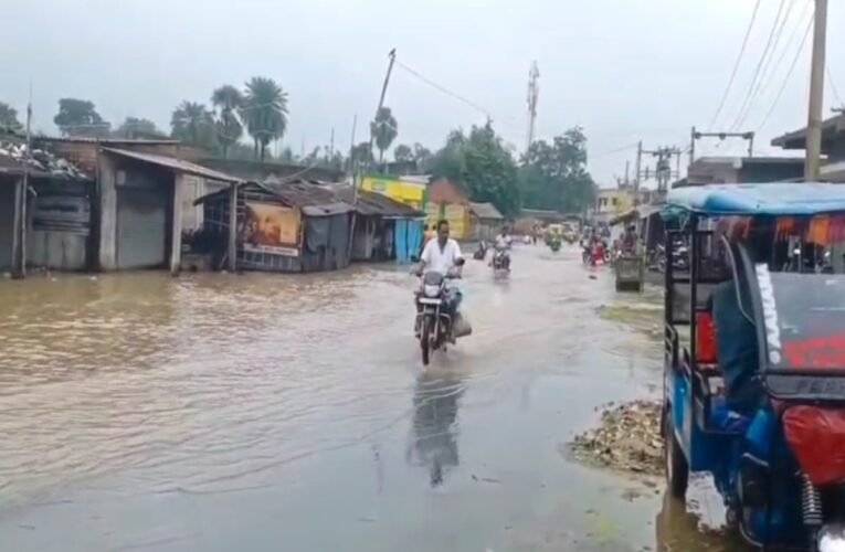 Ganga surging again! Water levels rising every hour; flood threat in the Sahibganj *diara* (riverine) area.
