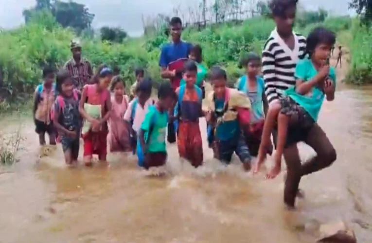 Children's journey to school across a swollen river in Chatra.