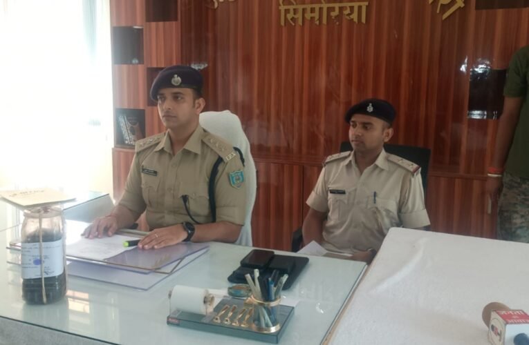 Female smuggler arrested with 1.485 kg of opium; opium worth ₹7.50 lakh seized.