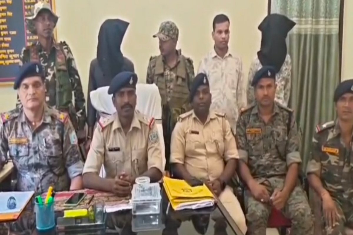 Two youths arrested for brandishing a weapon and issuing threats over a mobile SIM card dispute;