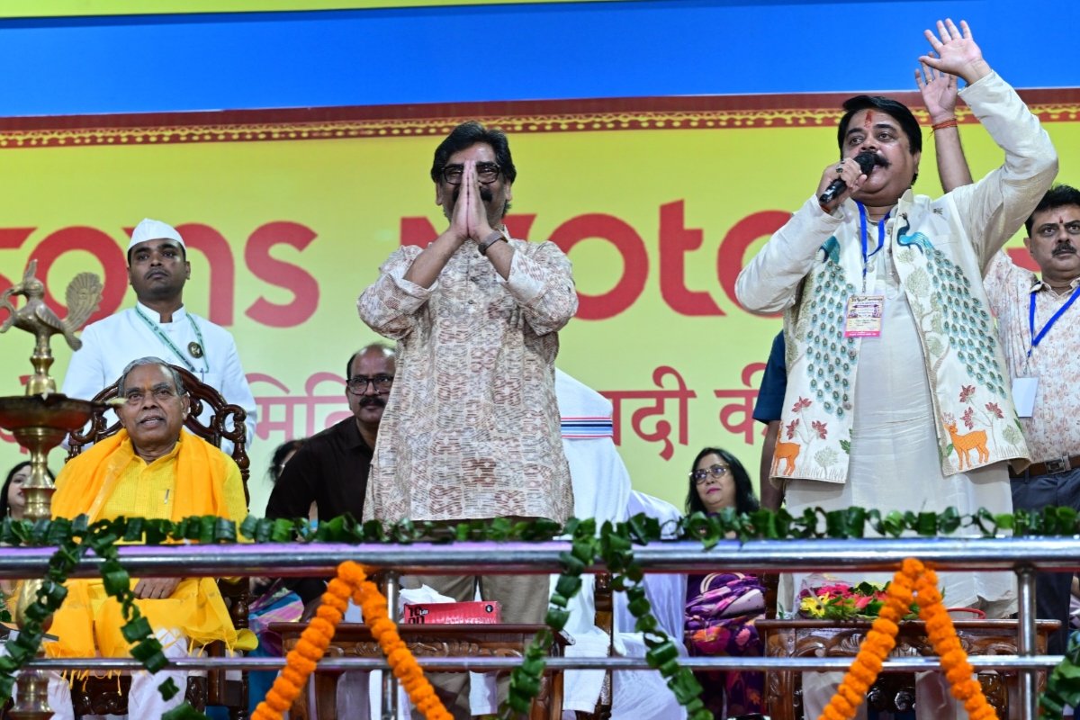 CM Hemant Soren attended the Shri Krishna Janmotsav celebrations in Morhabadi and extended his greetings and best wishes to the people of the state on the occasion of Shri Krishna Janmashtami.