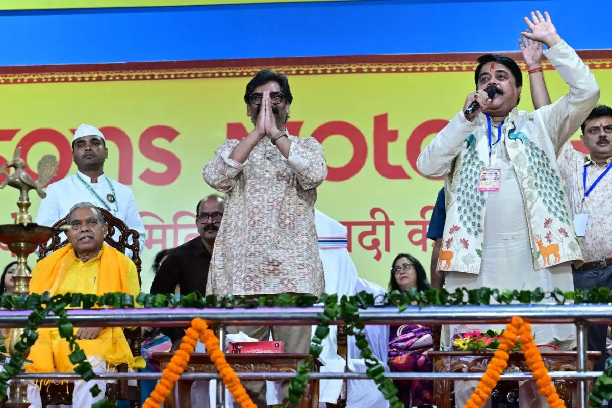 CM Hemant Soren attended the Shri Krishna Janmotsav celebrations in Morhabadi and extended his greetings and best wishes to the people of the state on the occasion of Shri Krishna Janmashtami.