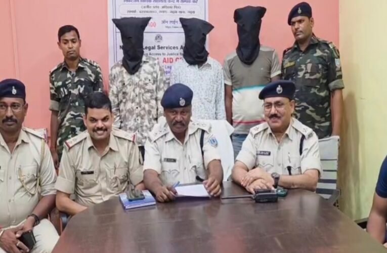 Garhwa: Inter-state vehicle theft gang busted; three arrested.