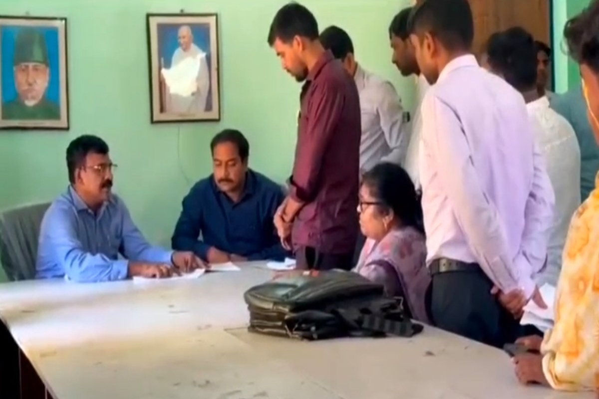 Four ineligible people in SIR and FIR against CSC operator