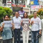 Journalists protest in Ranchi against the assault on a female journalist; demand action against the guilty police personnel.