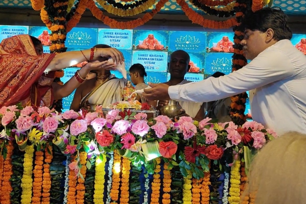 'Hare Krishna, Hare Rama' chants echoed during the Nand Utsav; Shri Krishna was anointed with 108 sacred substances.