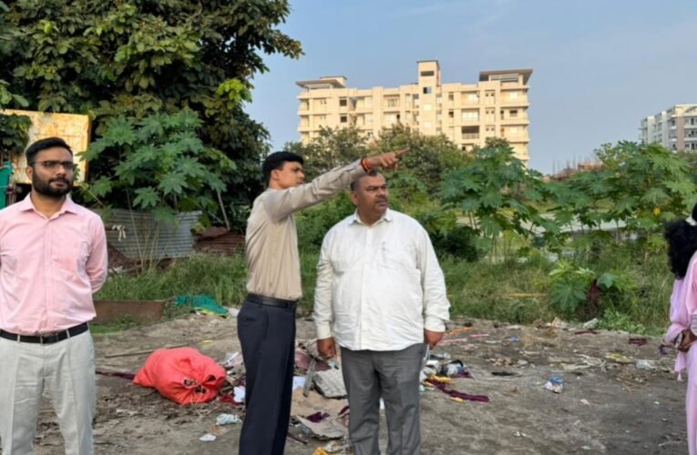 सरकारी भूमि और कल्याणपुर तालाब का नगर आयुक्त ने किया निरीक्षण, अतिक्रमण हटाने के निर्देश