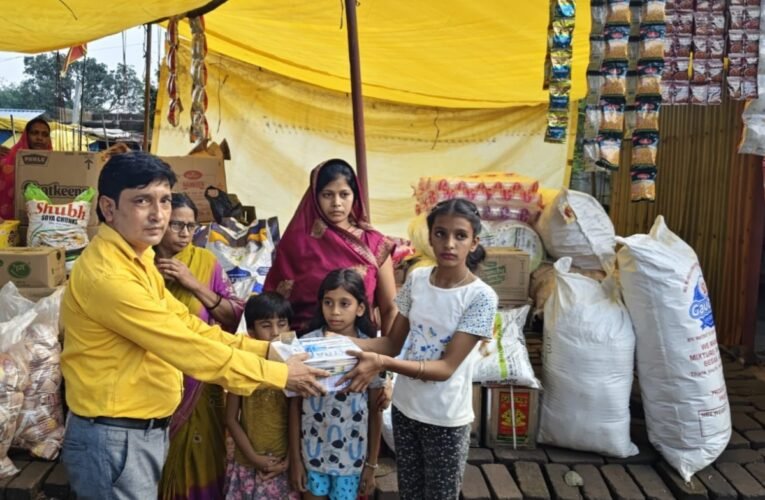 आग में उजड़ी दुकान, समाजसेवी भरत प्रसाद ने फिर जगाई उम्मीद, तीन बेटियों की पढ़ाई के लिए भी की मदद