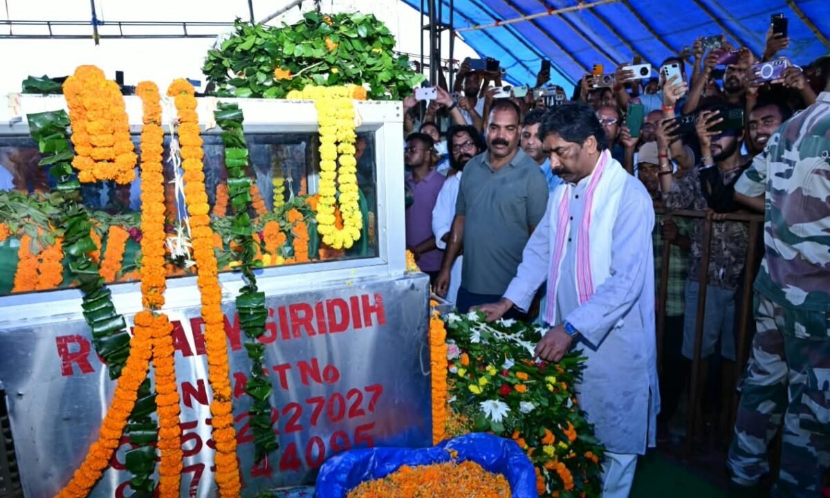 Chief Minister Hemant visited Giridih to pay tribute following the demise of Sudivya Kumar.