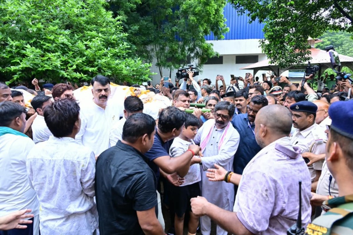 Hemant Soren broke down during the final journey.