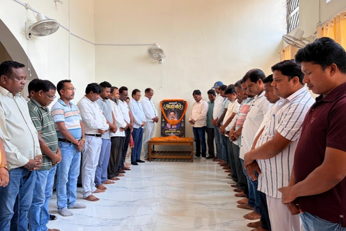 Wave of grief in Simdega JMM over the demise of Sudibya Kumar Sonu; leaders and workers pay tribute.