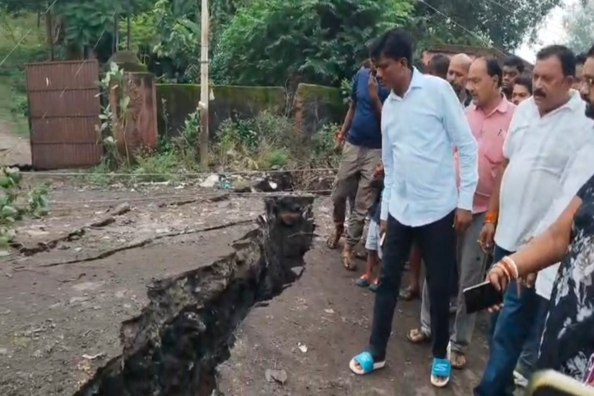 House collapses due to land subsidence in Dhanbad; 10-year-old boy dies.