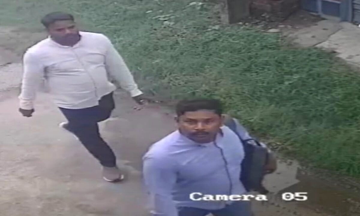 Bokaro: Elderly woman rendered unconscious with spray; jewelry worth 3.5 lakh stolen; visuals captured on CCTV.