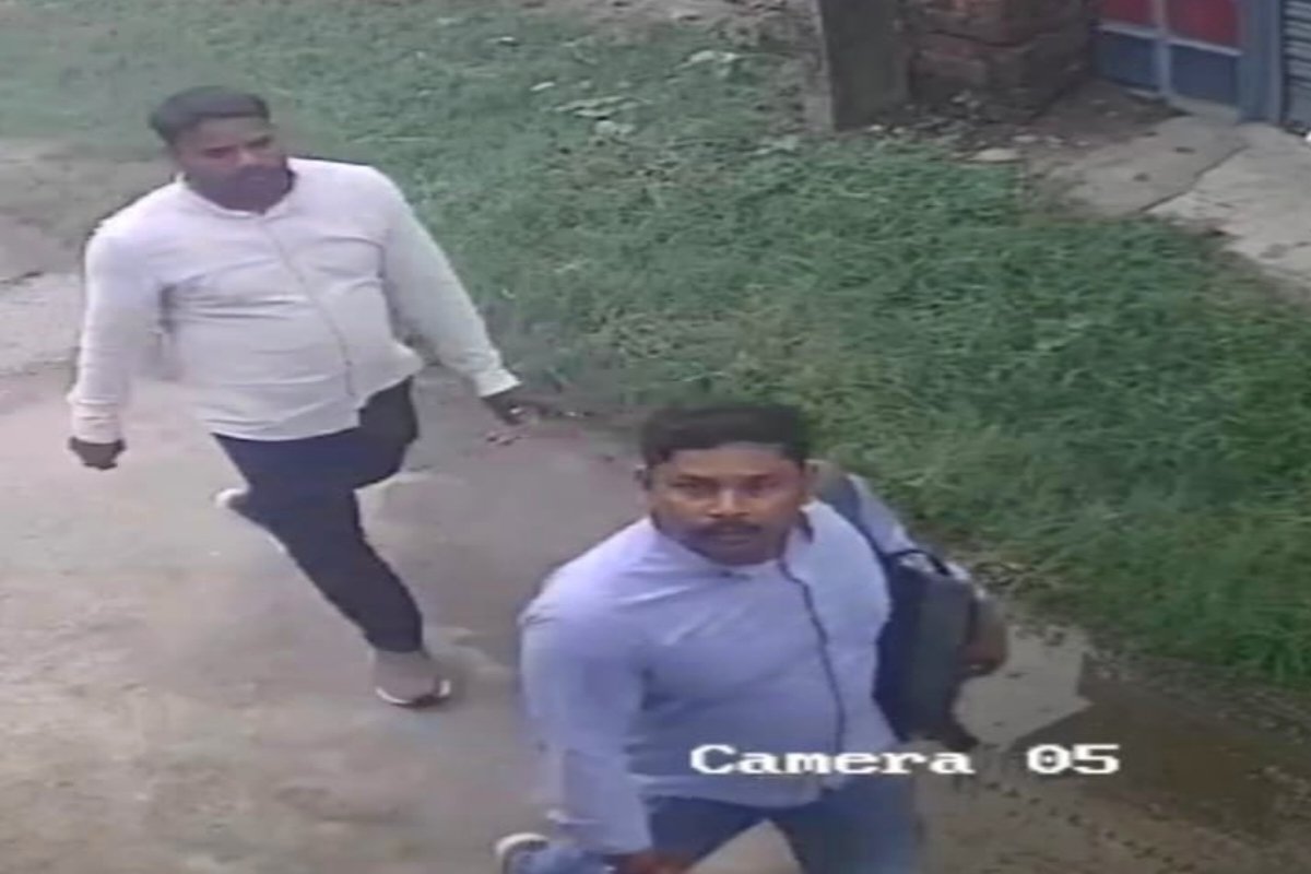 Bokaro: Elderly woman rendered unconscious with spray; jewelry worth 3.5 lakh stolen; visuals captured on CCTV.
