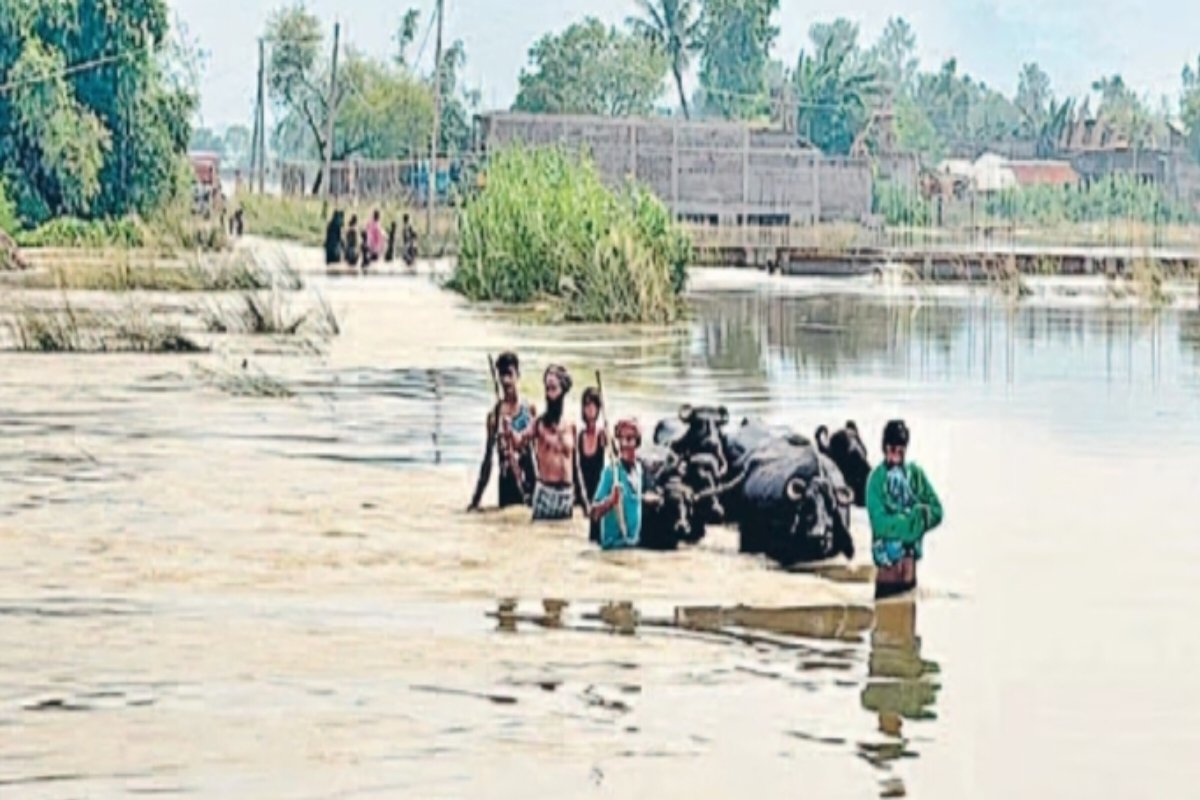 In Sahibganj, the Ganga is flowing 1.22 meters above the danger mark.