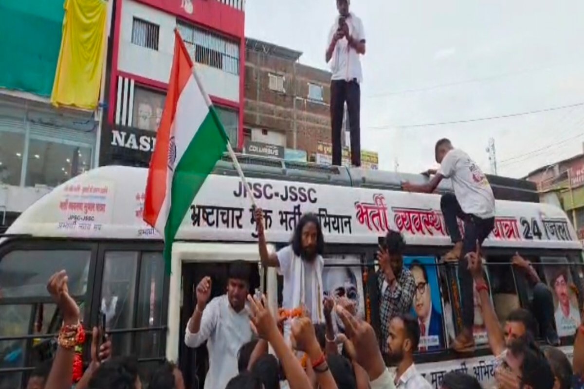 Devendra Nath Mahto reached Garhwa on the final leg of his tour regarding the examination reform system.