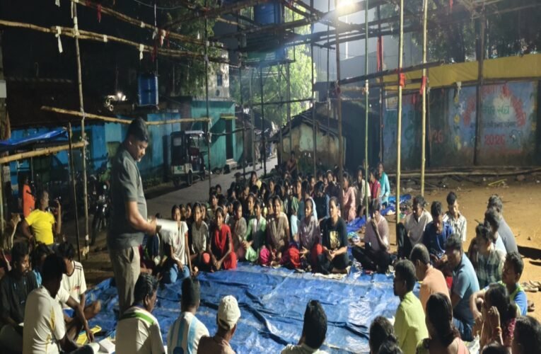 Meeting of the Oraon community at Ban Tola Akhara regarding preparations for the Karam festival.