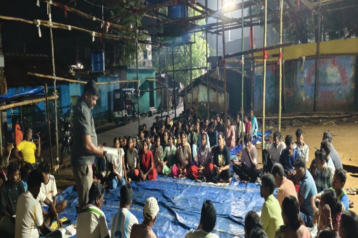 Meeting of the Oraon community at Ban Tola Akhara regarding preparations for the Karam festival.