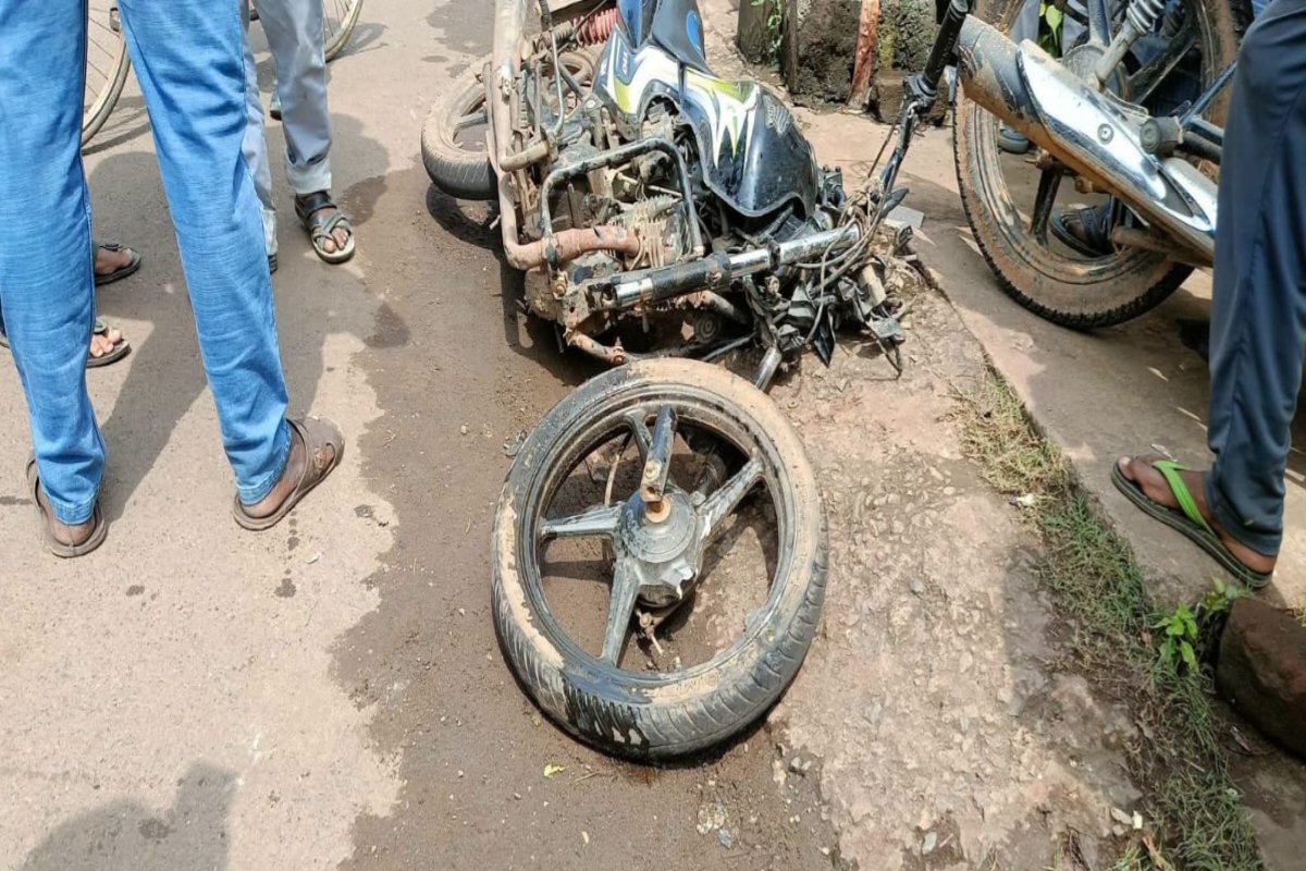 सरायकेला : तेज रफ्तार बाइक ने 14 वर्षीय अमन को रौंदा, मौके पर मौत; हादसे के बाद मुख्य सड़क जाम