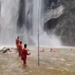 Koderma: Body of 14-year-old student who drowned in Vrindaha Waterfall not found even after 5 days.