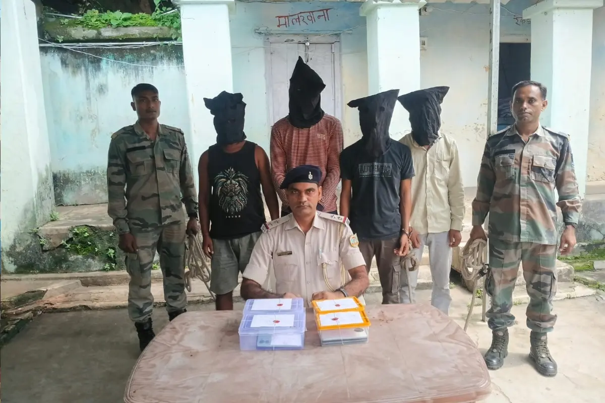 Miscreants entered the flat posing as SIR personnel.