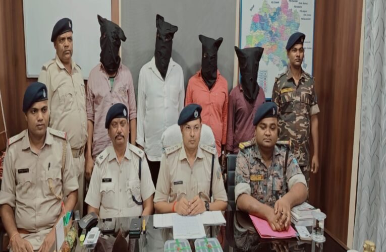 Four arrested, including a notorious criminal who assaulted people and demanded extortion money at a cinema hall.